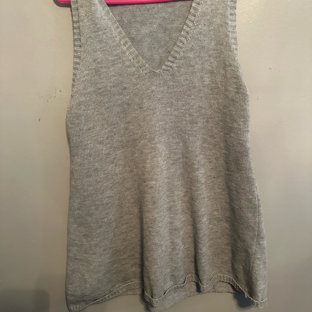 Gray V-Neck Sleeveless Sweater